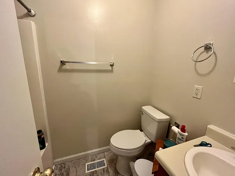 409 McLane Ave #2 — Photo 8