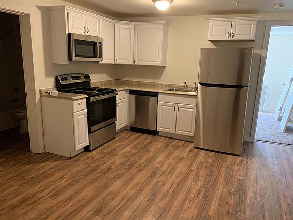 5th image of 200 Railroad Ave #9
