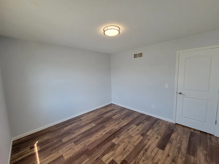 2256 Fairfax Dr — Photo 8
