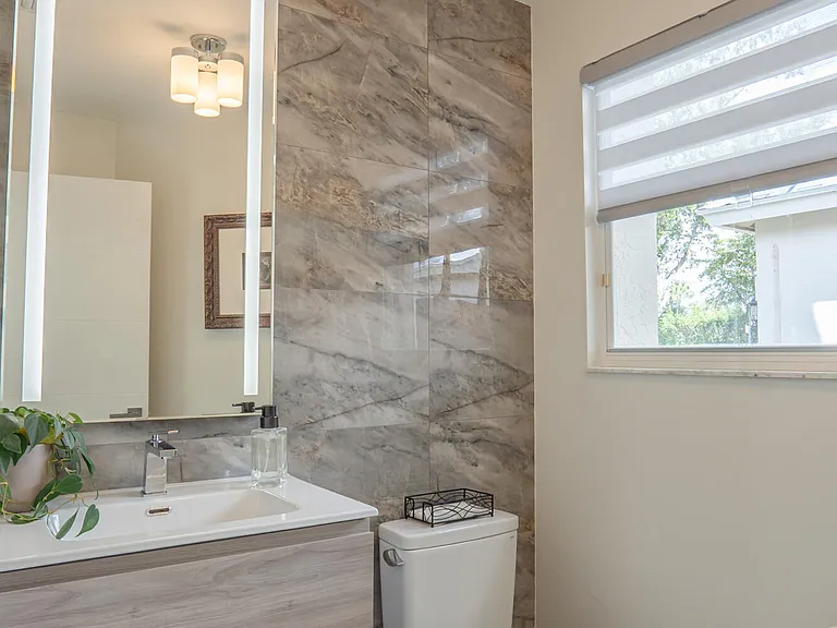 6670 NW 27th Ave — Photo 33