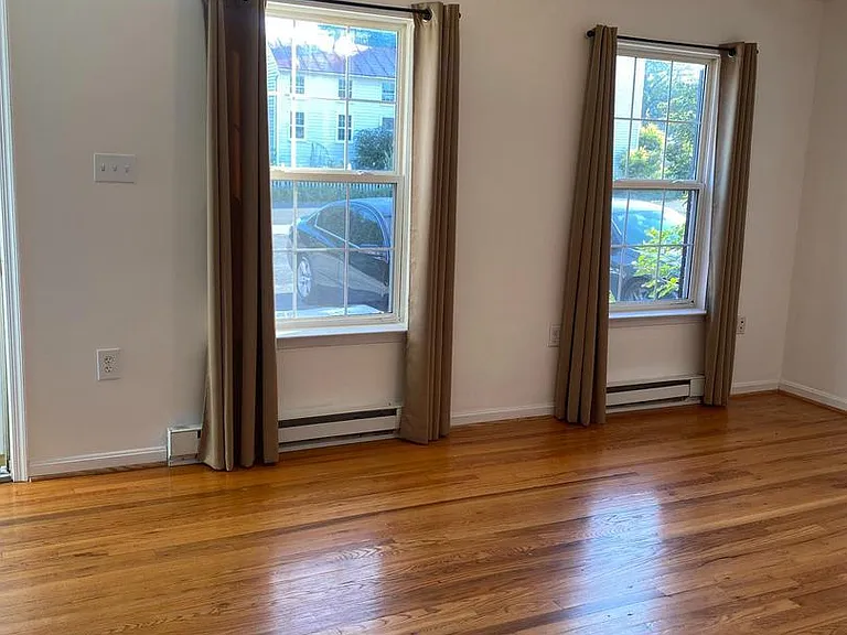 1005 Locust St — Photo 2