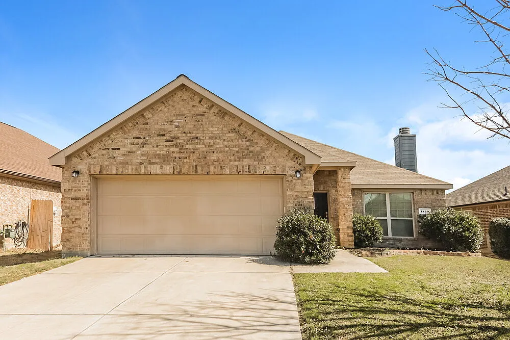 3 bed, 2.0 bath, 1317 sqft, $2,160 — Photo 1