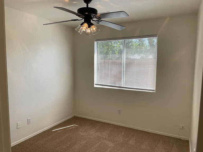 6831 S 33rd Dr — Photo 17