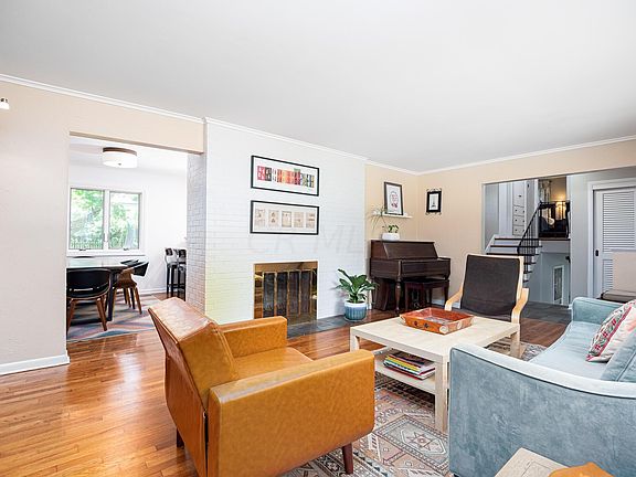 5th image of 2885 Pickwick Dr