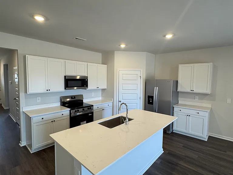 115 Betty Williams Dr — Photo 2