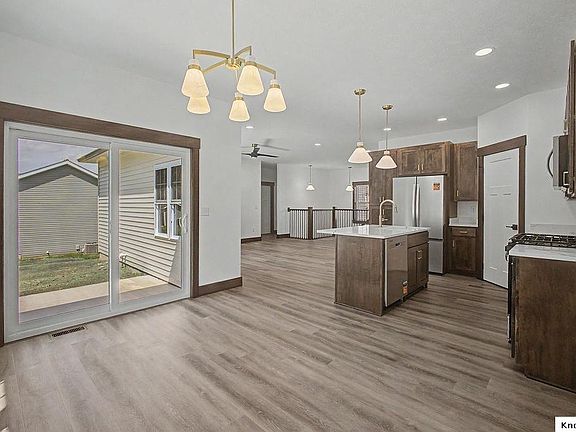 5th image of 867 Fairway Dr