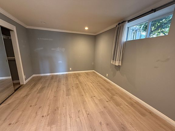 5th image of 4812 Daisy St
