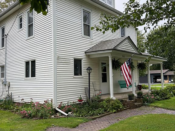 2nd image of 302 E Division St