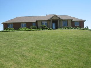 8602 Moonrise Ct, Dubuque, IA 52003