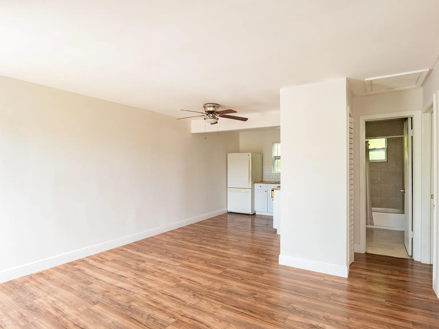 2 bed, 1.0 bath, 850 sqft, $2,000 — Photo 3