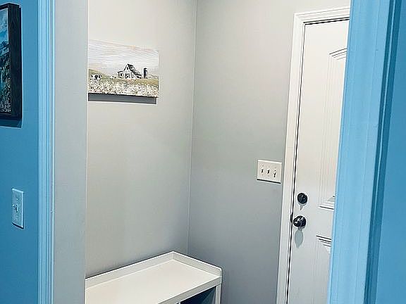 3rd image of 834 Wilbanks Rd