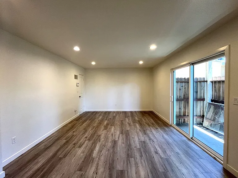 1629 Kendall Dr — Photo 15