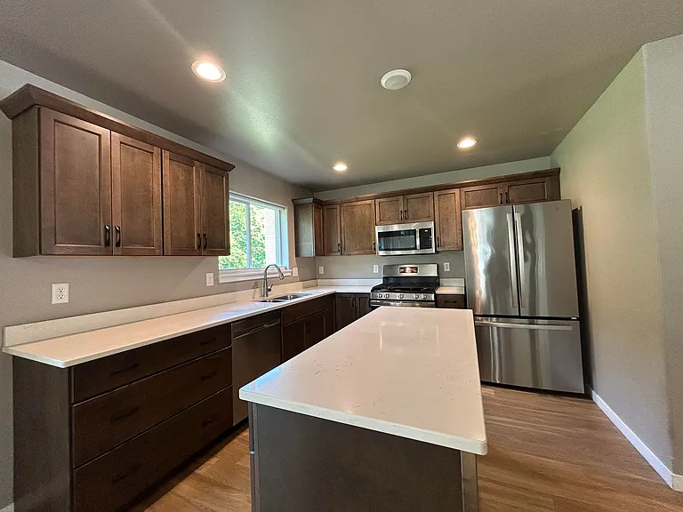 253 Lindemann Dr — Photo 5