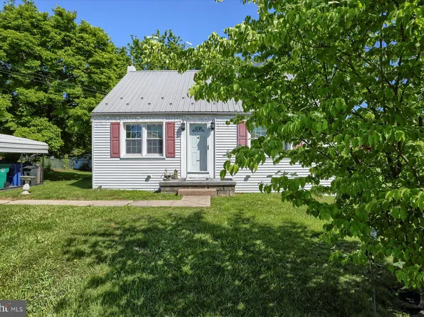 5140 Ridgeview Dr, Harrisburg, PA 17112