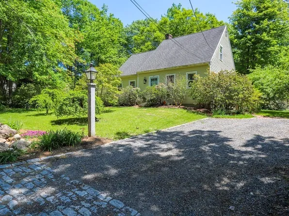 27 Mayo Rd, Hubbardston, MA 01452