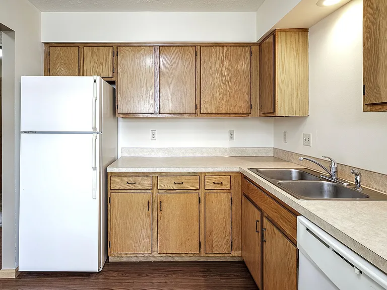 Gold Coast Apartments — Photo 8