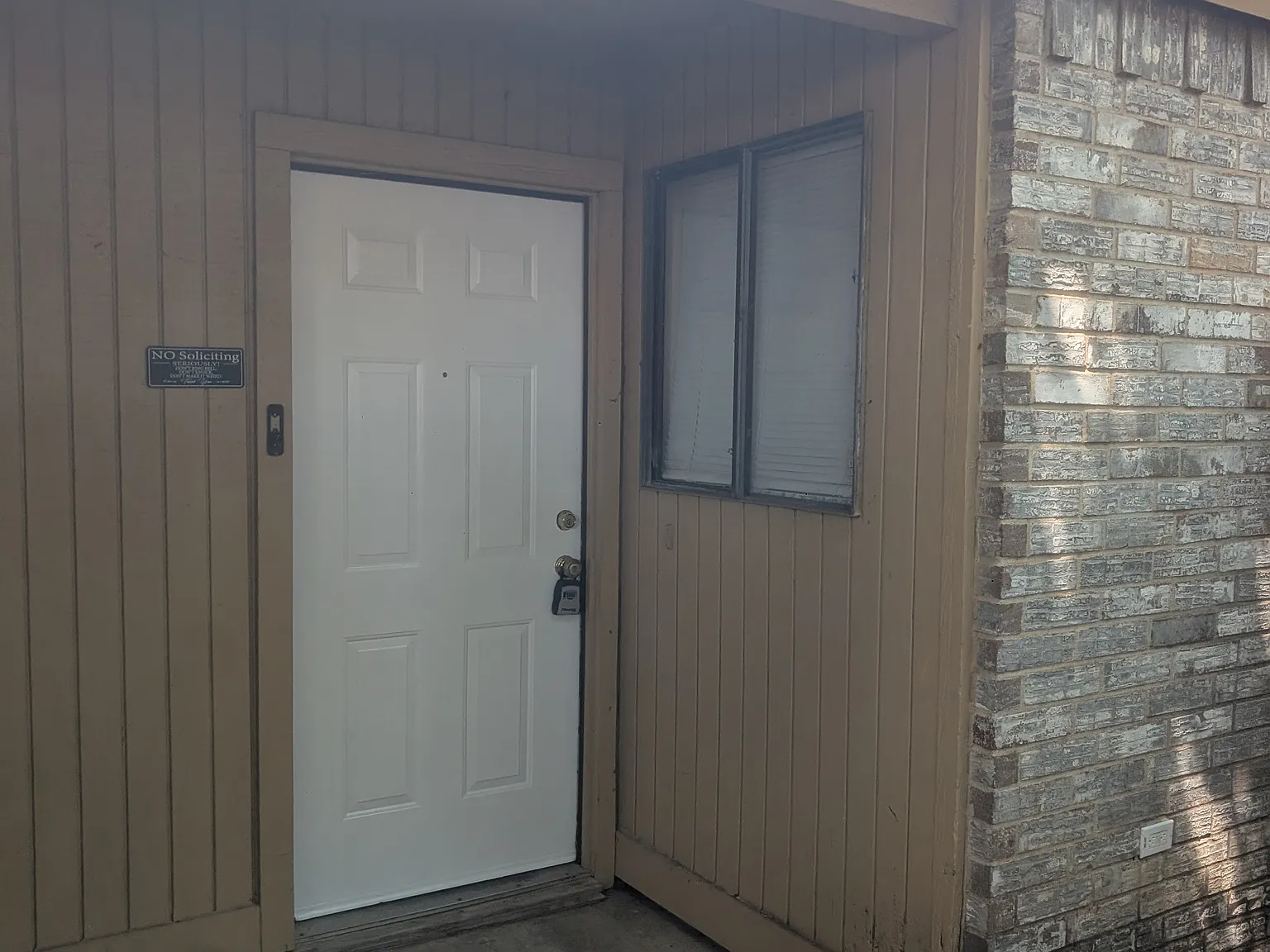 2 bed, 1.5 bath, 1053 sqft, $1,525 — Photo 2