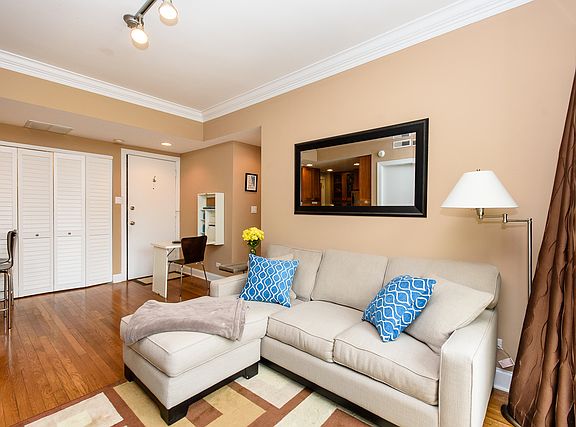 4th image of 4422 N Ashland Ave APT 1W
