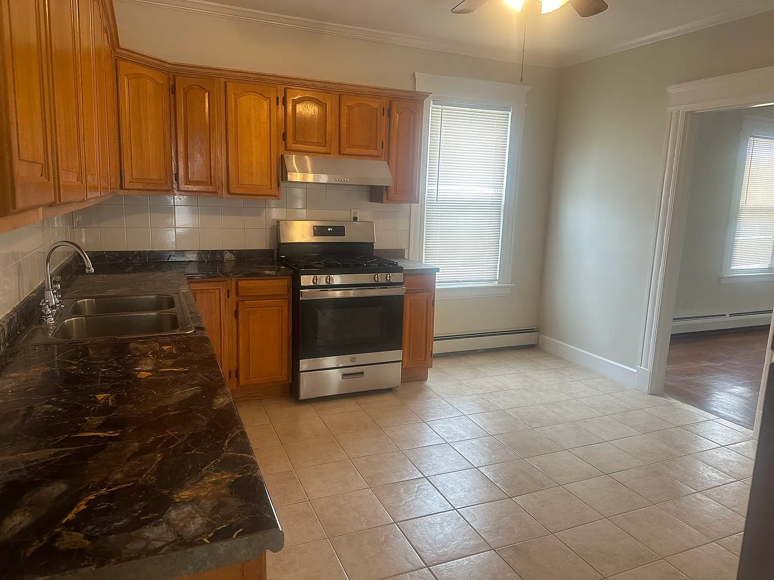 3 bed, 1391 sqft, $2,000 — Photo 3