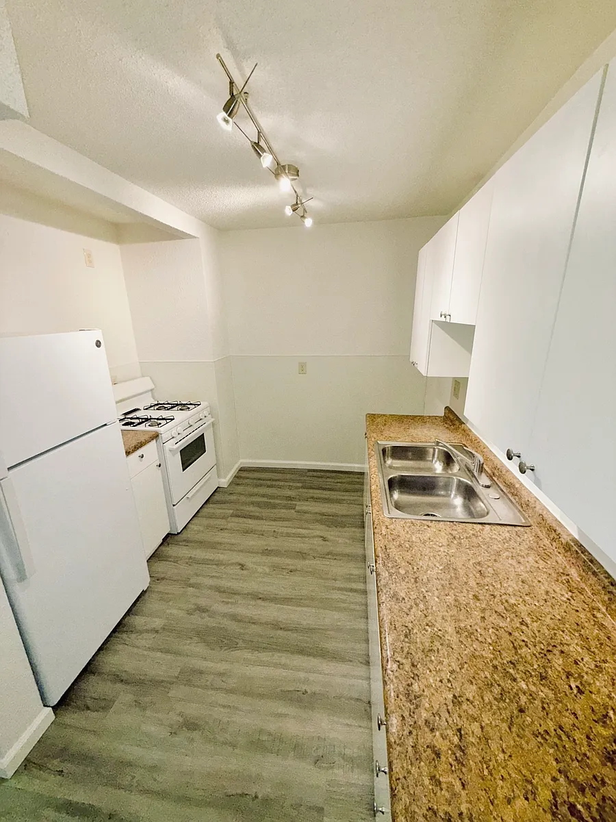 Building Photo - 451 Western St #3