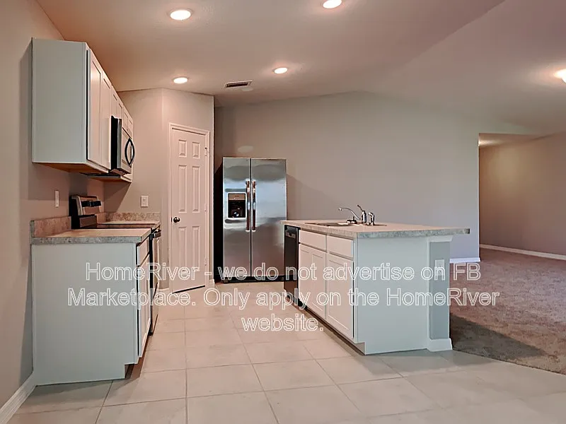 4 bed, 2.0 bath, 1810 sqft, $2,095 — Photo 4