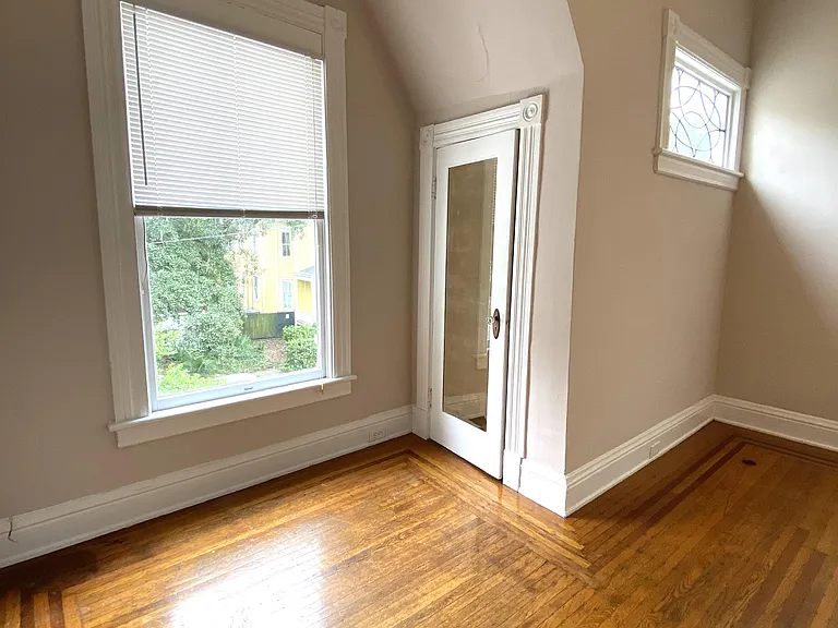 118 E 31st St #2 — Photo 8