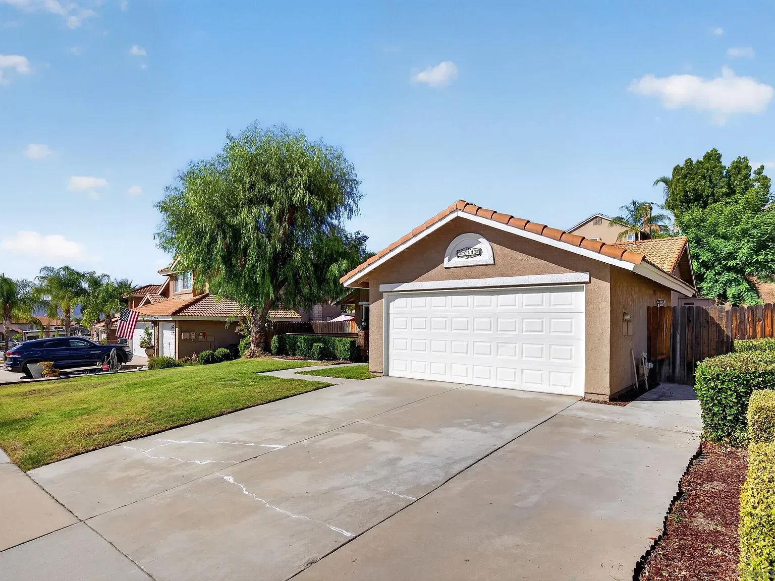 3 bed, 2.0 bath, 1460 sqft, $3,288 — Photo 2