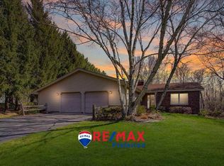 W7110 Oak Ridge Ct, Poynette, WI 53955