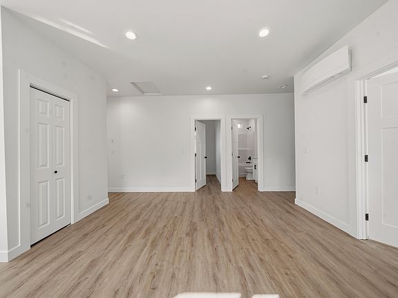 5th image of 3130 Sunset Dr W