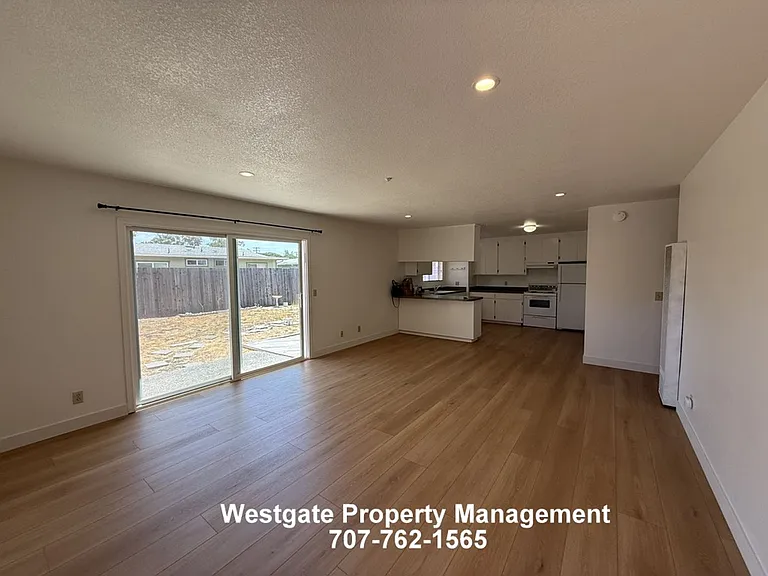 327 Bassett St #C — Photo 1