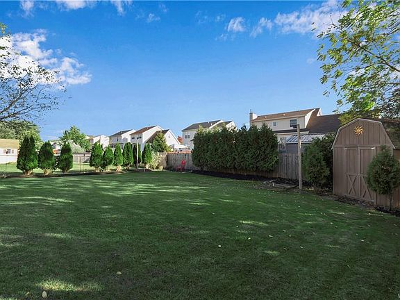 5th image of 257 Oakbrook Dr