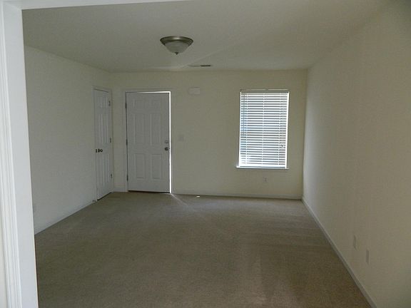 3rd image of 18 William Dr