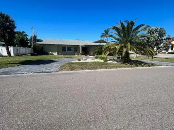 1910 Bayshore Dr, Belleair Beach, FL 33786