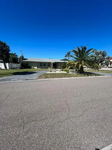 1910 Bayshore Dr Photo 1