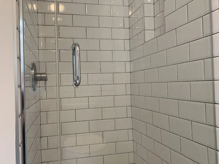 5827 N Ridge Ave #101 — Photo 7
