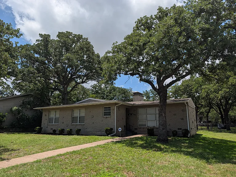 4800 Dunlap Dr — Photo 2