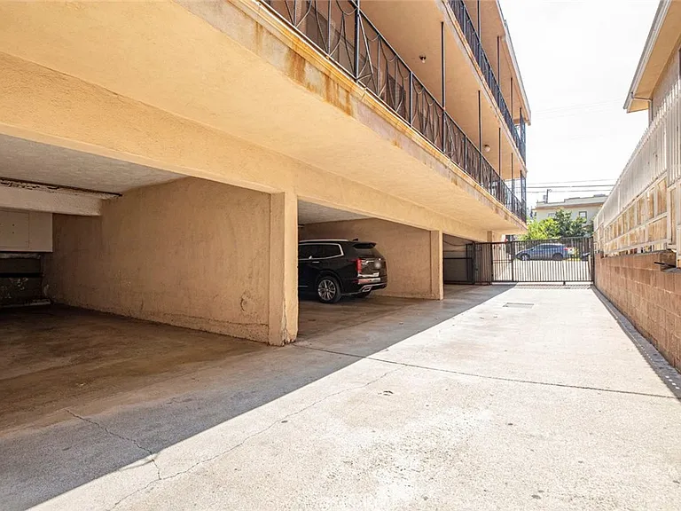 1835 N Alexandria Ave #7 — Photo 20