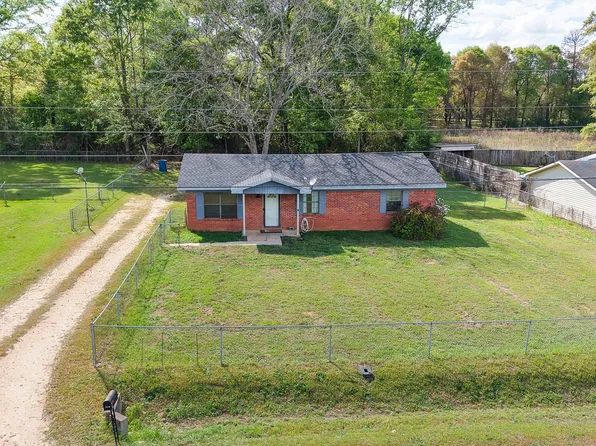 98 Poplar St, Grove Hill, AL 36451