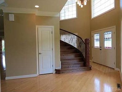 2nd image of 501 Ivy Lake Dr