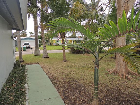 2nd image of 360 Harbor Dr