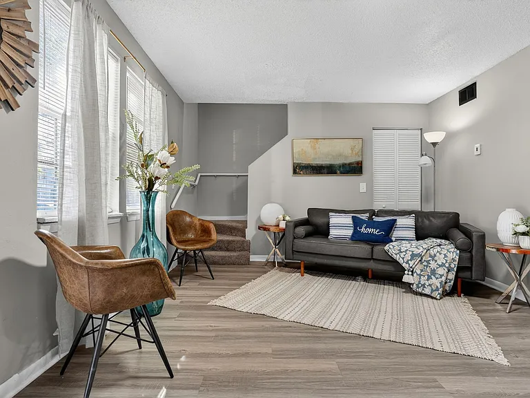 Oakwood Townhomes — Photo 1