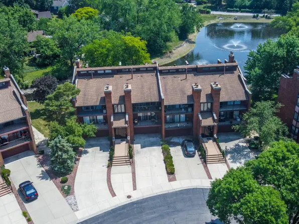 6 Cinnamon Creek Dr APT 1N, Palos Hills, IL 60465