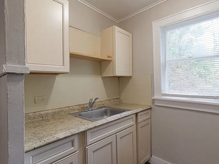 139 E Lister St — Photo 5