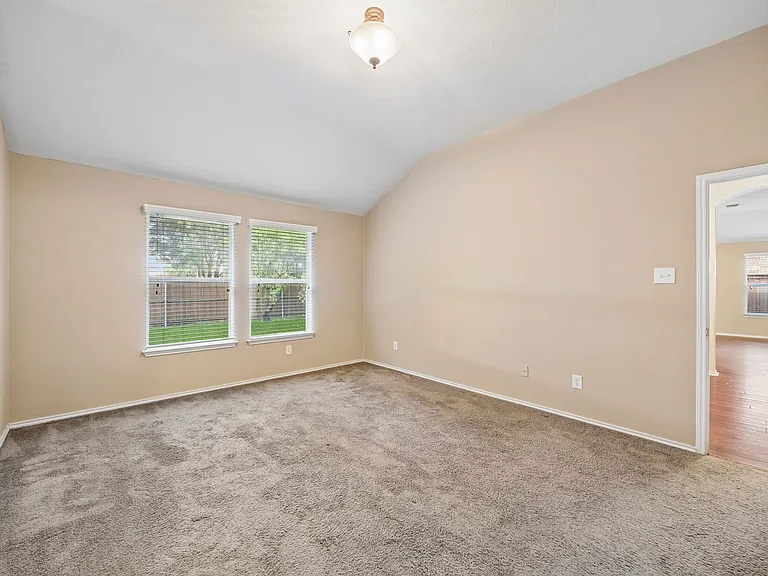 1552 Sleepy Hollow Dr — Photo 16