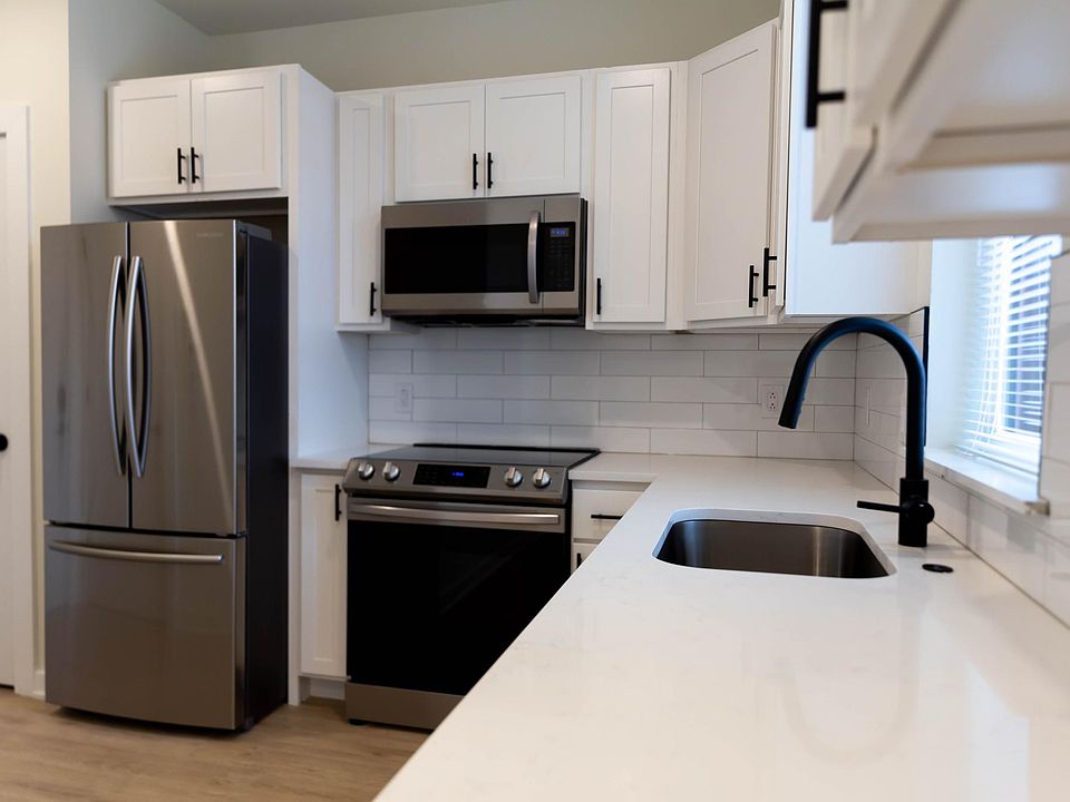 1st image of 2552 Cecil B Moore Ave #4