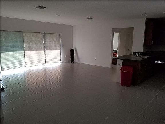 4th image of 323 Blue Lake Cir