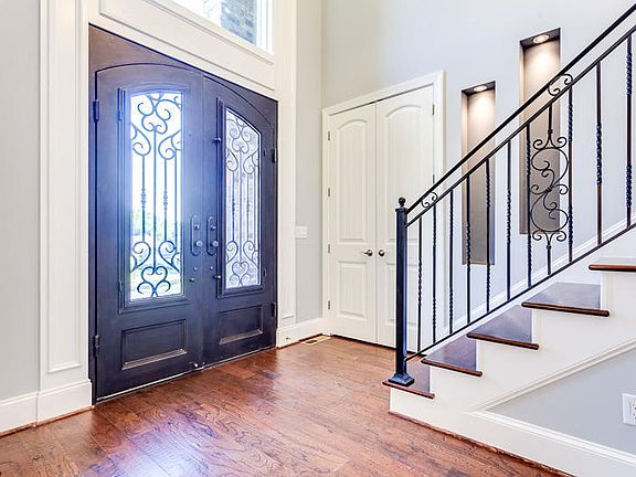4th image of 2501 Shady Meadow Ln