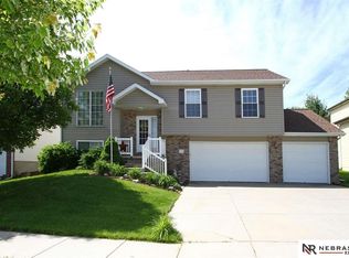 8215 Mackenzie Rd, Lincoln, NE 68505