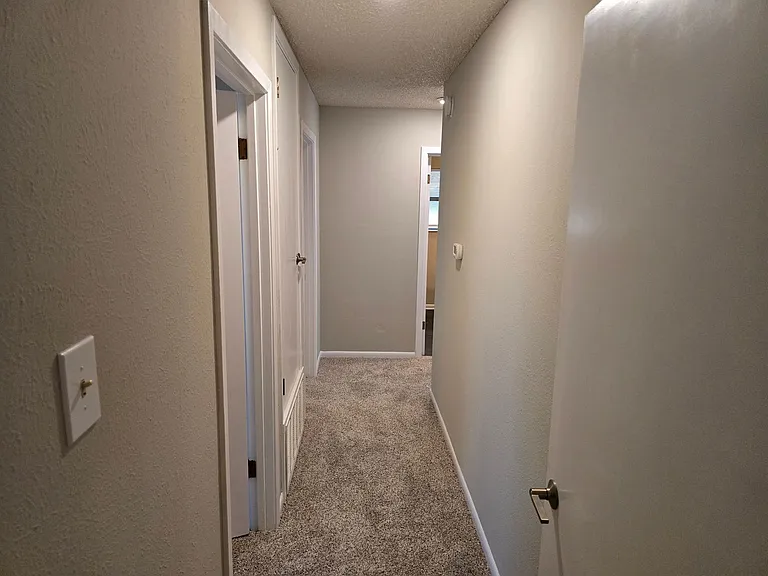 402 Greenwood Dr — Photo 9