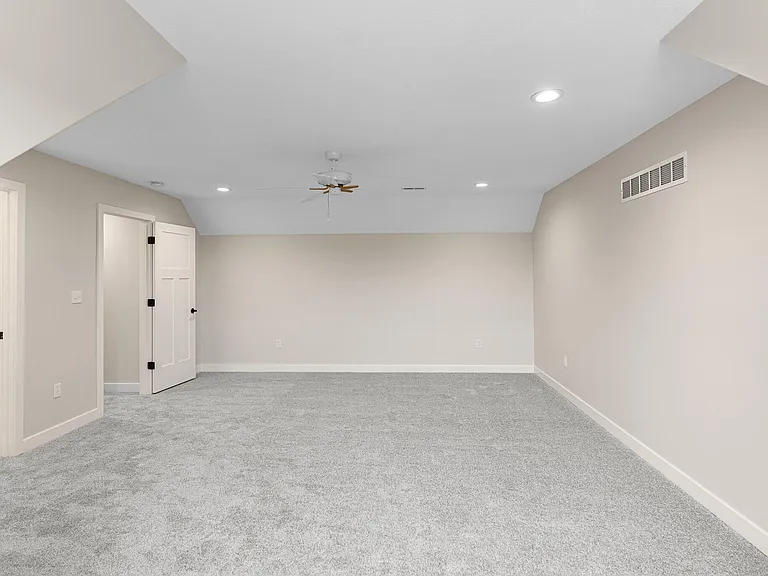 2908 Genesis Dr — Photo 46